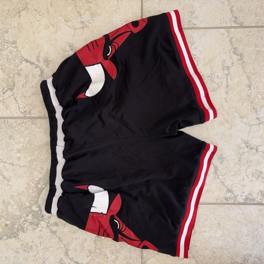 Chicago Bulls NBA Mesh Shorts Black Ultra Game Size M Lined Pockets - Picture 2 of 5